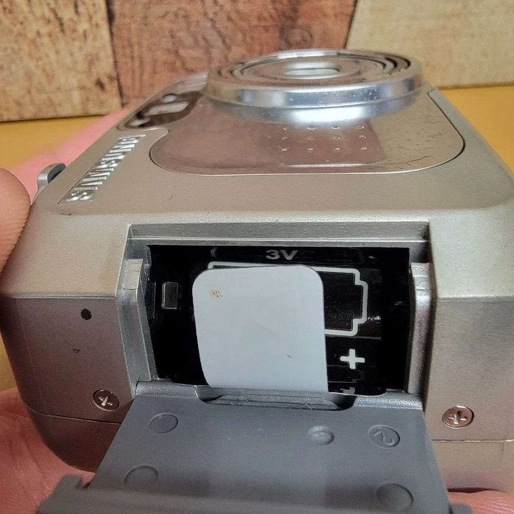 Samsung Maxima Zoom 105Ti Quartz Date 35mm Film Camera Silver 38-105mm SHD Lens